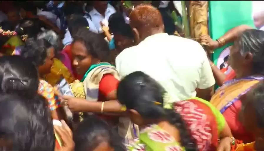 அதிமுக 